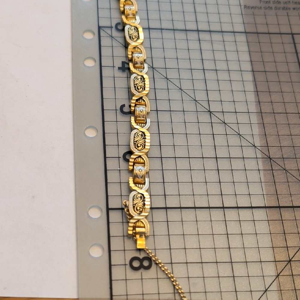 Vintage Gold Tone Damascene Bracelet (Broken Clasp) - Picture 4 of 6